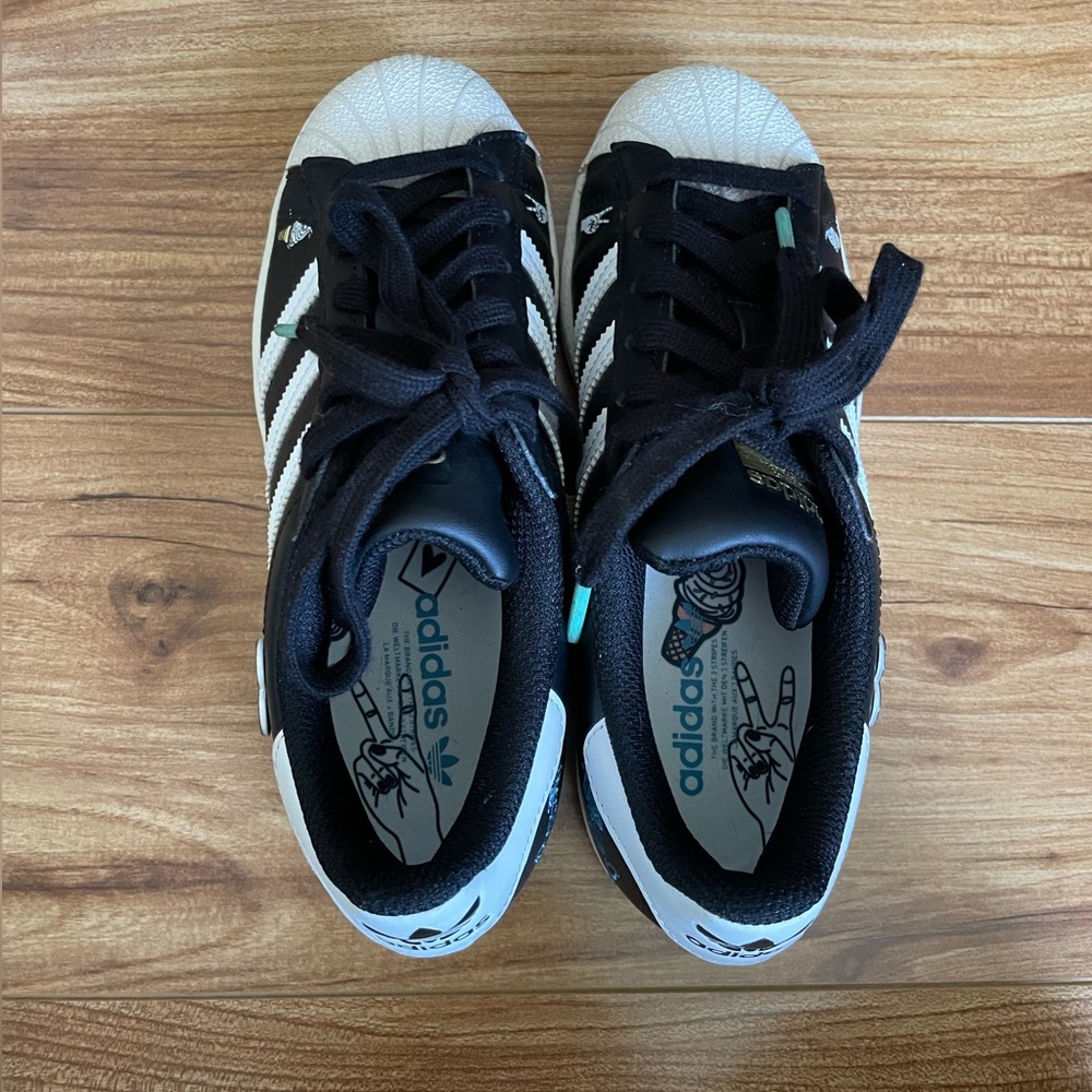 kids adidas superstar empowering graphics FX5880